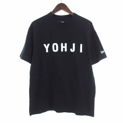 ヨウジヤマモト/YOHJI YAMAMOTO 22SS × NEW ERA ロゴ プリント 半袖 Tシャツ 買取参考金額3,000～5,000円前後