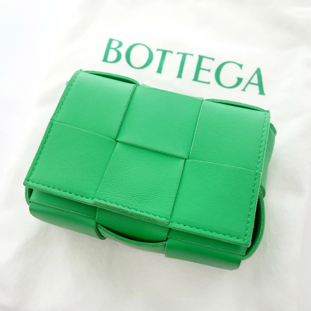 ボッテガヴェネタ/BOTTEGA VENETA CANDY CASSETTE イントレチャート キャンディ カセット バッグ 買取参考金額20,000～40,000円前後